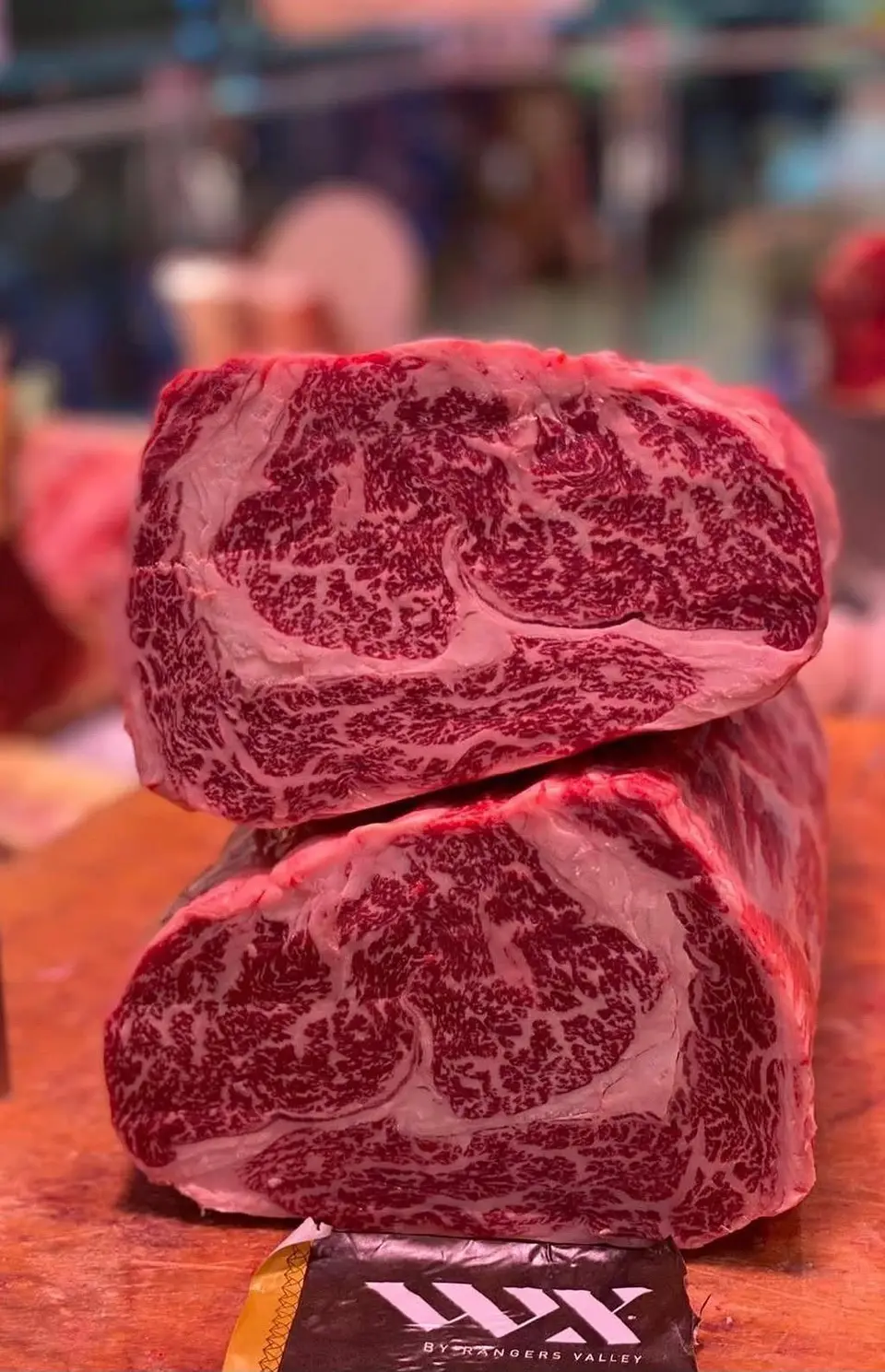 Due ribeye roll di Wagyu Rangers Valley linea WX, con marezzatura fittissima